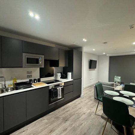 Modern 2-Bedroom Apartment In Heart Of Ливърпул Екстериор снимка