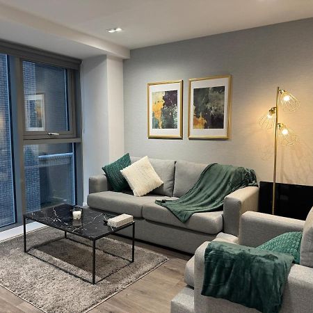 Modern 2-Bedroom Apartment In Heart Of Ливърпул Екстериор снимка