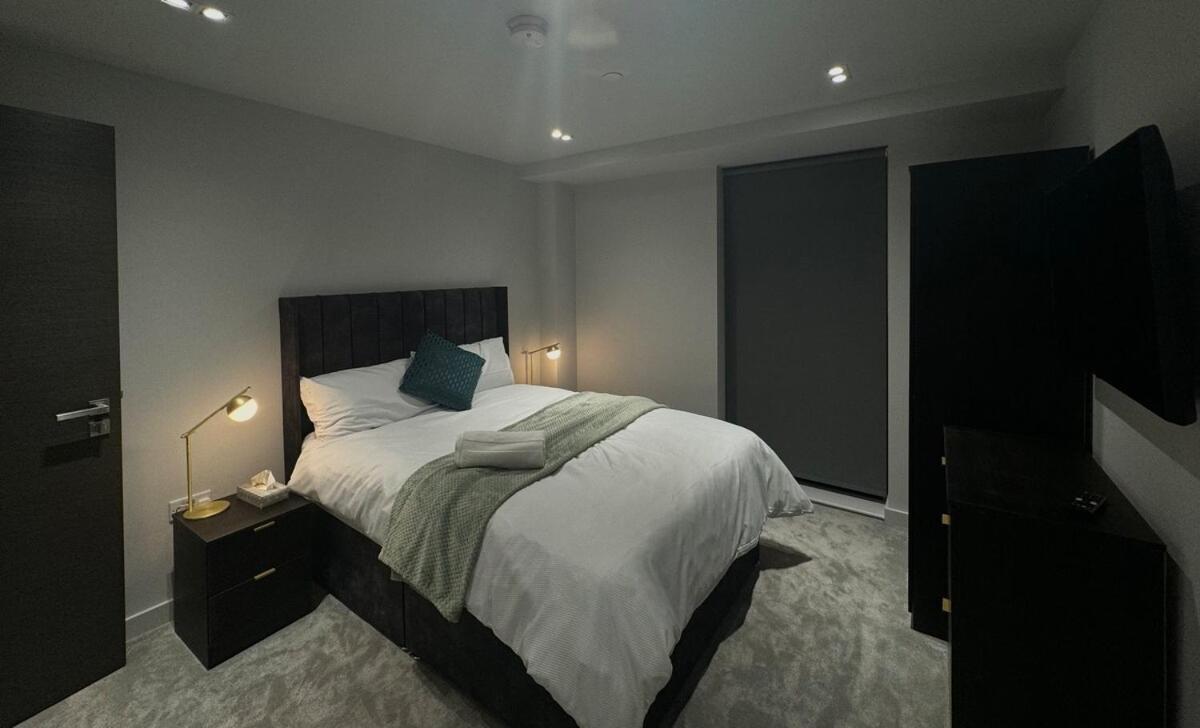Modern 2-Bedroom Apartment In Heart Of Ливърпул Екстериор снимка