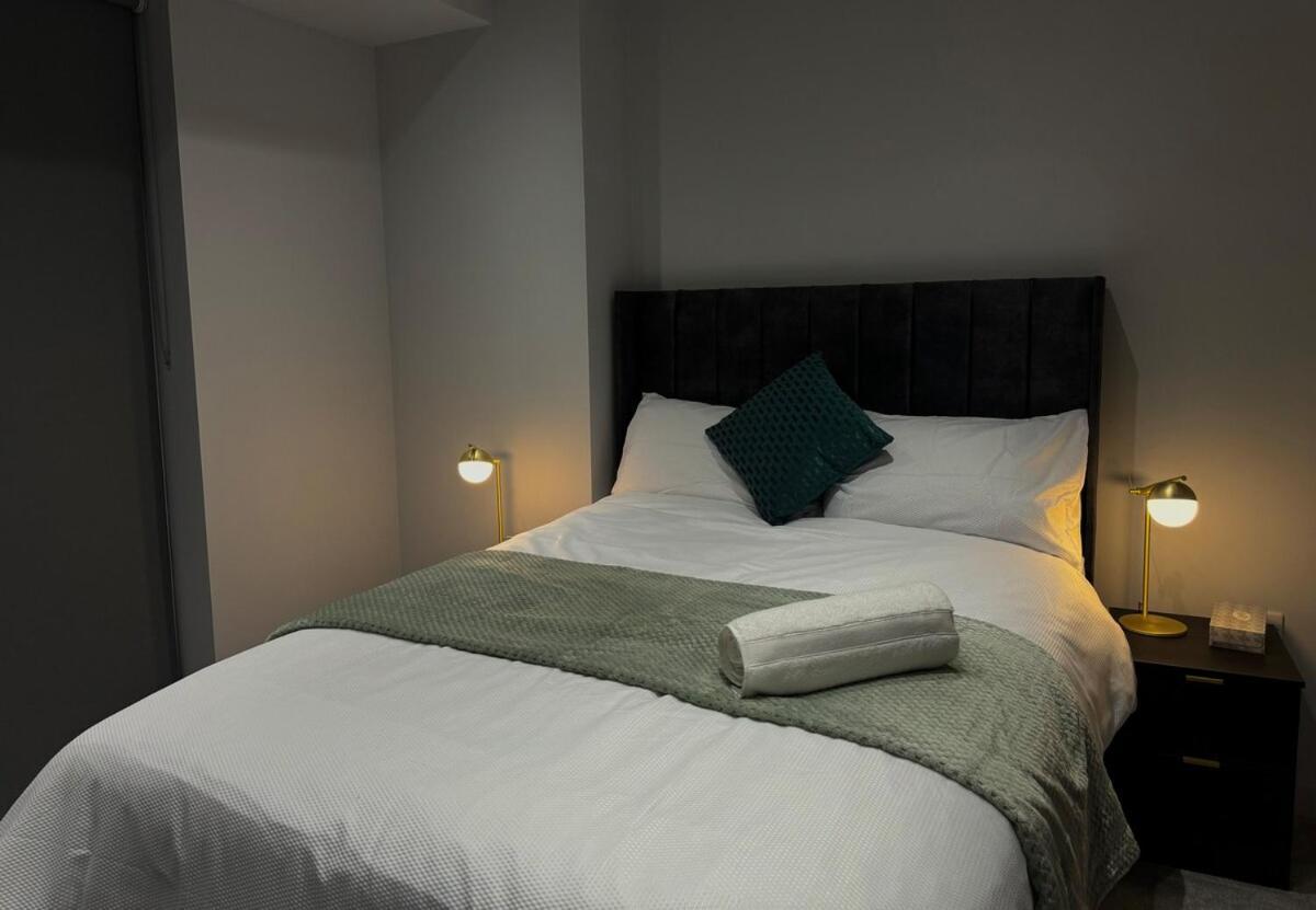 Modern 2-Bedroom Apartment In Heart Of Ливърпул Екстериор снимка
