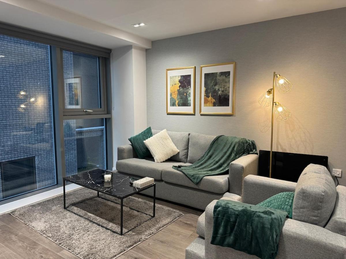 Modern 2-Bedroom Apartment In Heart Of Ливърпул Екстериор снимка